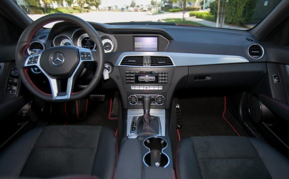 Mercedes Benz C250 VS C300